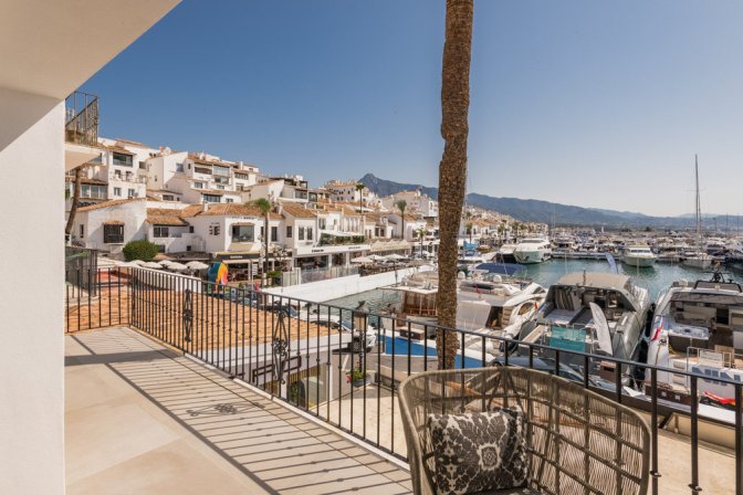 Middle Floor Apartment for sale in Puerto BanΓΊs, Puerto BanΓΊs