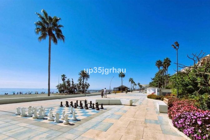 Middle Floor Apartment for sale in Estepona, Estepona